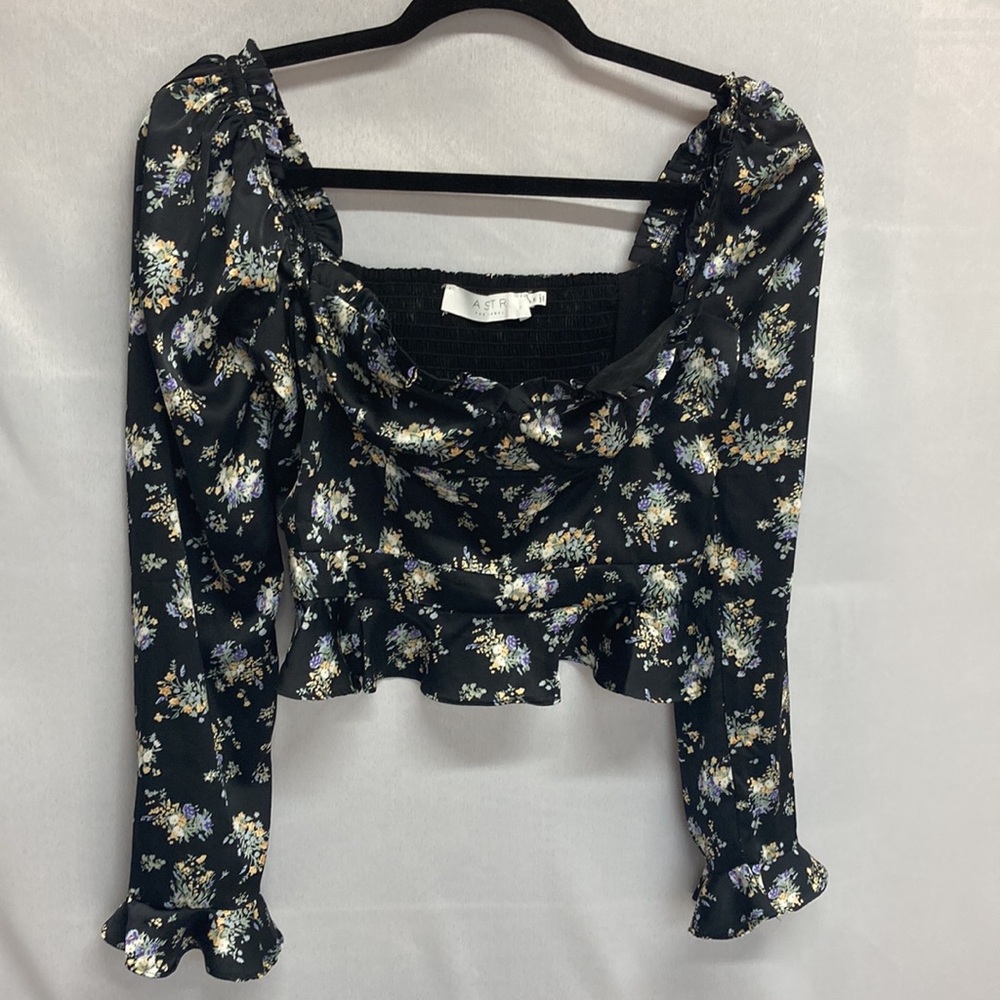 ASTR The Label Cropped Blouse Long Sleeve Black Floral Sweetheart Darted Medium - Picture 3 of 7